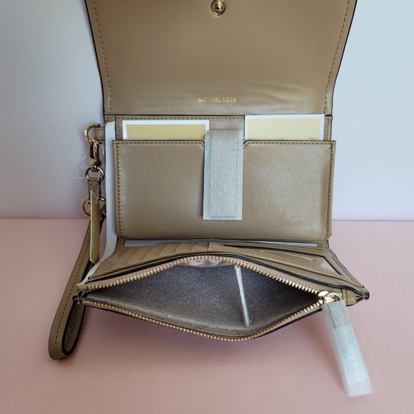 MICHAEL KORS Jet Set Charm Pebbled Leather Large Flap Phone Wristlet-Camel🎈$98⭐ - Picture 13 of 16